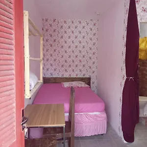  Casa de Férias Kitinete Pequena Em Patio Compartilhado